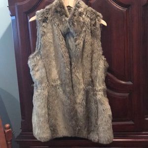 Faux fur sleeveless jacket from banana size L